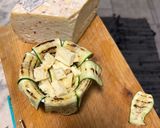 Foto del passaggio 3 della ricetta Sformatini di zucchine e caciotta mono porzione in friggitrice ad aria