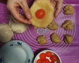Hình bước làm 4 của món Lollipop mooncakes