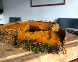 Foto del paso 8 de la receta: Tarta de espinaca, acelgas y tallos de remolacha con puré de calabacín y base de quinoa SIN GLUTEN