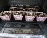 Foto langkah ke 8 dari resep Choco Banana Muffin.