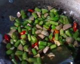 Foto langkah ke 3 dari resep Tumis Buncis Bakso.