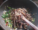 Foto langkah ke 3 dari resep Tumis Ikan Tongkol Suir.