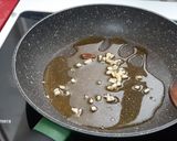Foto del paso 2 de la receta Tortilla de setas al ajillo con chispa