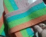 Foto langkah ke 4 dari resep Bolu rainbow mini gulung.