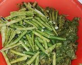 Foto langkah ke 2 dari resep Daun singkong masak merah.