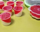 Foto langkah ke 5 dari resep 42. Puding Merah Putih (Puding Lapis Strawberry Susu).