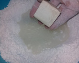 Foto del paso 1 de la receta: Pan casero de jamón y queso