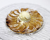 Foto del paso 5 de la receta: Tarta caliente de manzana con helado