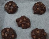 Foto langkah ke 5 dari resep Fudgey chocolate cookies.