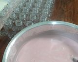 Foto langkah ke 3 dari resep Silky Pudding Strawberry.