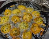 A picture of step 2 of Methi gota.