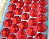 Foto langkah ke 2 dari resep Jelly ball merah putih.