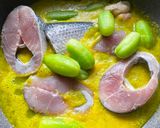 Gambar langkah 4 resipi Ikan Senangin Masak Lemak dengan Belimbing Buluh.