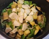 Foto del paso 4 de la receta: Jamoncitos de pollo en salsa de cebolla y berenjena