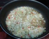 A picture of step 2 of Creamy sweet & spicy pork with tuna spaghetti .