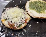 A picture of step 5 of Cheesy Veg Bun.