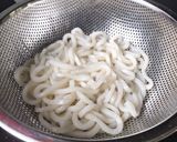 Hình bước làm 3 của món Udon xào bò kiểu Nhật