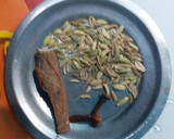 சப்பாத்தி சிறிய உருளைக்கிழங்கு குருமா ரெசிபி ஸ்டேப் 2 புகைப்படம்
