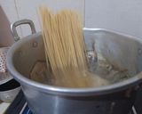 Foto langkah ke 1 dari resep Spaghetti Aglio Olio.