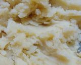 Foto del paso 1 de la receta: Tarta de cebolla y queso, con masa de papa (sin tacc)🥔🧅😋