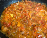 Foto del paso 2 de la receta: Cazuelitas de tomate y huevo gratinadas