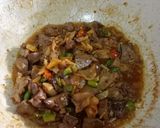 Foto langkah ke 3 dari resep Oseng ati ampela pedas manis.
