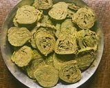 अळूवडी (alu wadi recipe in marathi) रेसिपी स्टेप 4 फोटो 