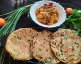 A picture of step 7 of Green garlic laccha paratha with matar paneer.
