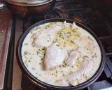 Foto del paso 8 de la receta: Pollo deshuesado con cebolla y leche