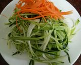 櫛瓜蔬食麵的食譜步驟1照片