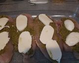 Filet z kurczaka pod pierzynką z pesto, mozzarelli i pomidora krok przepisu 3 zdjęcie