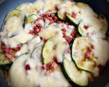 Foto del paso 4 de la receta: Sartén de calabacín con jamón y queso