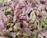 Foto del paso 2 de la receta: Ensalada de pollo como la de mi madre