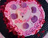 A picture of step 5 of Rose Icecream cake.