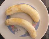 A picture of step 1 of Banana Strawberry milkshake.