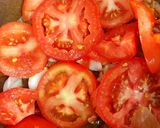 Hình bước làm 2 của món Cá mím kho cà chua, hành khô, tương ớt