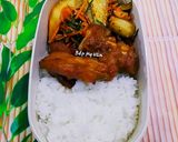 Hình bước làm 1 của món Hộp Cơm Vui Vẻ 7:(Sườn non nướng kèm kim chi,canh bí...)
