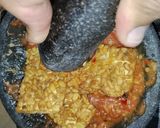 Foto langkah ke 4 dari resep Tempe Telur Penyet.