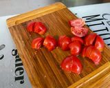 Une image de l'étape 11 de Salade de tomates, betteraves rouges, courgette et persil aux deux jambons.