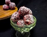 બીટ ના લાડુ (Beetroot Ladoo Recipe In Gujarati) રેસીપી સ્ટેપ3ફોટો