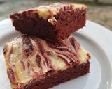 Foto langkah ke 6 dari resep 25. Red Velvet Cheesecake Brownies.