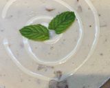 A picture of step 5 of Cream of mushroom soup🍵🧄🥖.