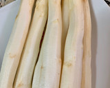 Foto del paso 1 de la receta: Crema fría de espárragos con guarnición de langostinos