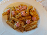 Casarecce con pesto di pistacchio e stelline di mortadella
