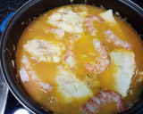 Foto del paso 4 de la receta: Merluza con marisco y langostinos en salsa