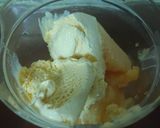 A picture of step 1 of Muskmelon & Mango smoothie.