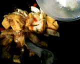 Foto langkah ke 6 dari resep Oseng Tahu kecap manis.