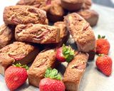 Une image de l'étape 6 de Financier aux amandes concassées et purée de fraises.