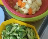 Foto langkah ke 1 dari resep Tumis Brokoli Putren Wortel.