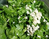 Foto del paso 2 de la receta: Ensalada de radicheta y ajo